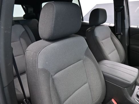 Used 2023 Chevrolet Traverse LT FWD image 42