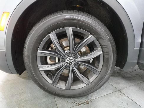 Used 2022 Volkswagen Tiguan SE w/ Panoramic Sunroof Package image 33