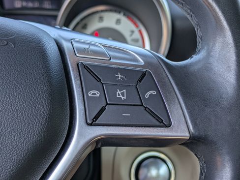 Used 2013 Mercedes-Benz SLK 250 image 23