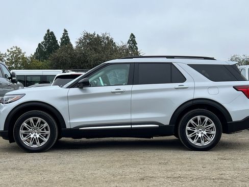 Used 2025 Ford Explorer Active w/ Active Comfort Package image 7