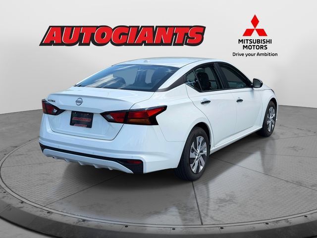 Used 2025 Nissan Altima 2.5 S FWD image 2