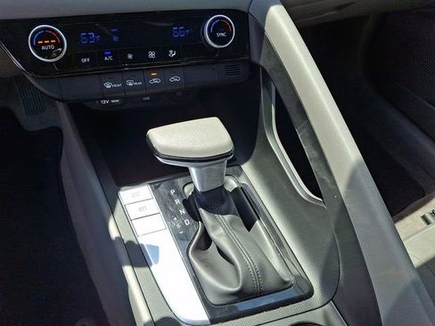 Used 2024 Hyundai Elantra SEL FWD image 11