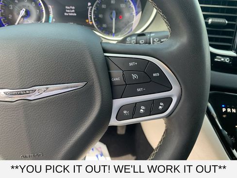 Used 2022 Chrysler Pacifica Touring-L FWD image 17