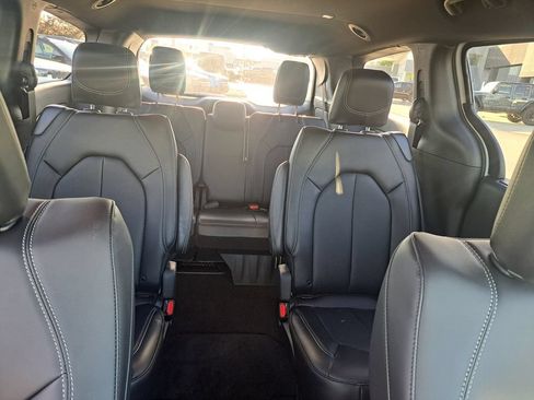 New 2026 Chrysler Pacifica Select FWD image 34