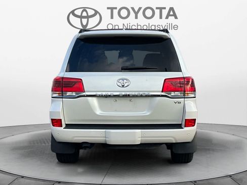 Used 2016 Toyota Land Cruiser image 4