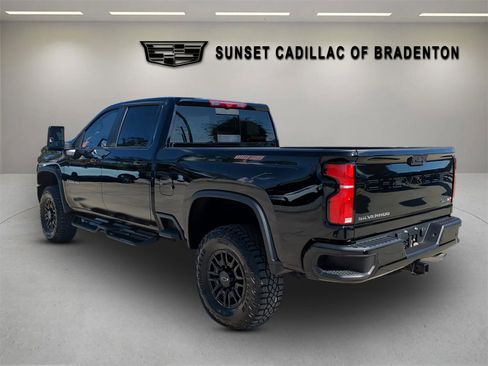 Used 2025 Chevrolet Silverado 2500 ZR2 w/ Technology Package image 6