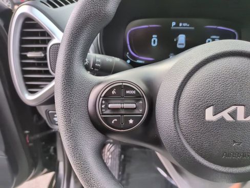 Used 2025 Kia Soul LX FWD image 21