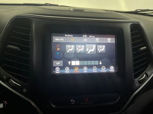 Used 2019 Jeep Cherokee Latitude Plus image 70