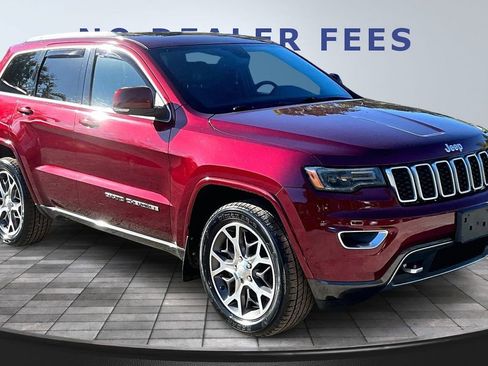 Used 2018 Jeep Grand Cherokee Limited image 3