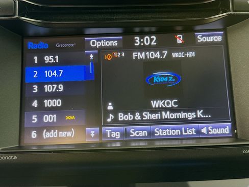 Used 2018 Toyota RAV4 XLE image 22