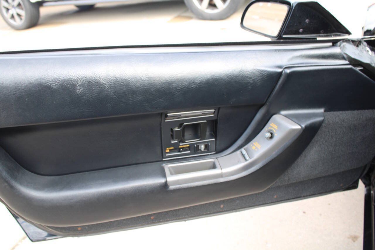 Used 1991 Chevrolet Corvette Convertible RWD image 17
