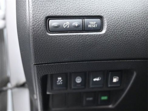 Used 2020 Nissan Rogue SV image 21