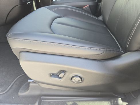 New 2026 Chrysler Pacifica Select image 18