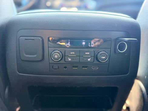Used 2020 Chevrolet Suburban LT RWD image 25
