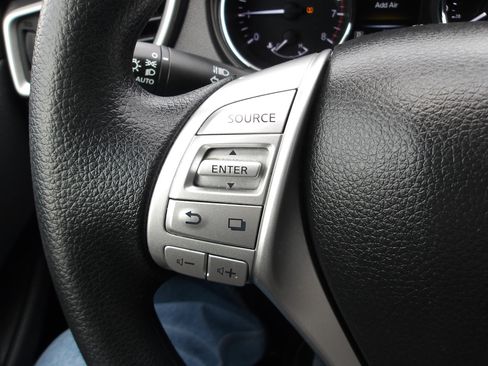 Used 2016 Nissan Rogue SV w/ SV Premium Package image 16