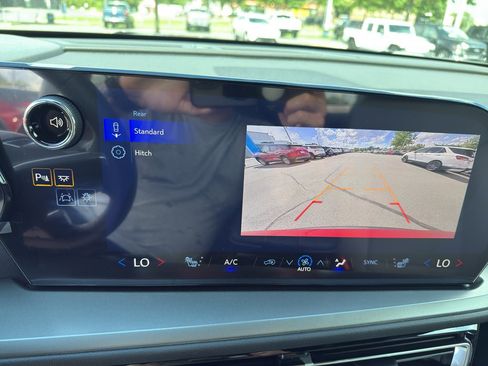 New 2026 Chevrolet Traverse LT image 18