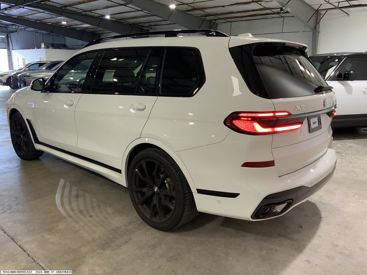 Used 2024 BMW X7 xDrive40i w/ M Sport Package AWD/4WD image 5
