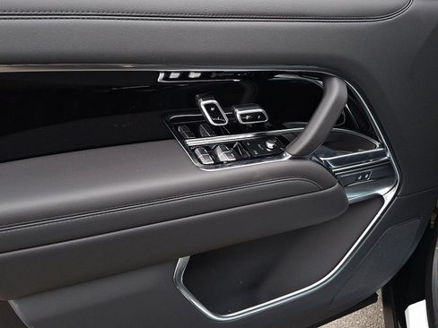 New 2025 Land Rover Range Rover SE image 10