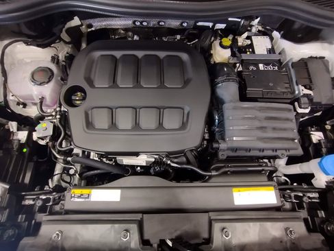 New 2025 Volkswagen Tiguan SE image 7