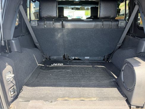 Used 2007 Jeep Wrangler Unlimited Sahara w/ Dual Top Group AWD/4WD image 19