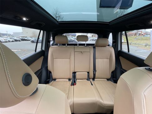 Used 2022 Volkswagen Tiguan SE w/ Panoramic Sunroof Package image 28