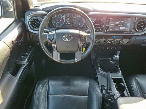 Used 2021 Toyota Tacoma TRD Sport w/ TRD Premium Sport Package AWD/4WD image 11