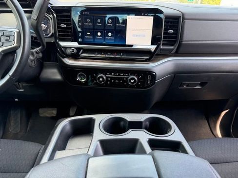 Used 2022 Chevrolet Silverado 1500 LT AWD/4WD image 12