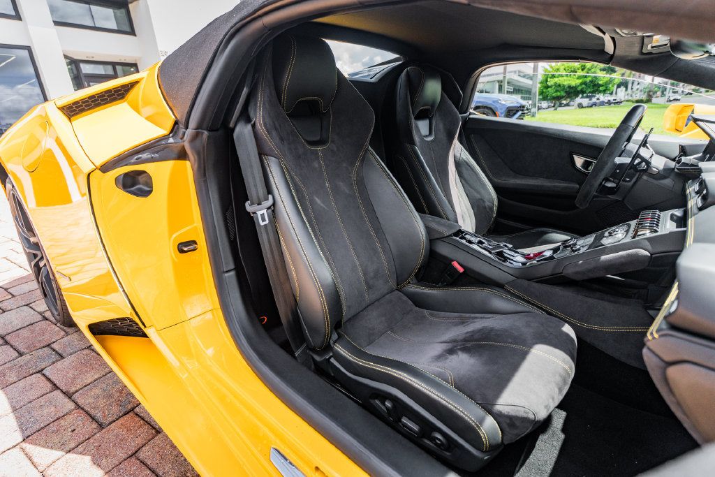 Used 2016 Lamborghini Huracan LP 610-4 AWD/4WD image 32