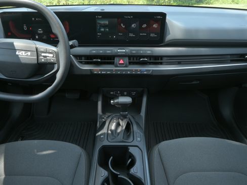 Used 2025 Kia K4 FWD image 12