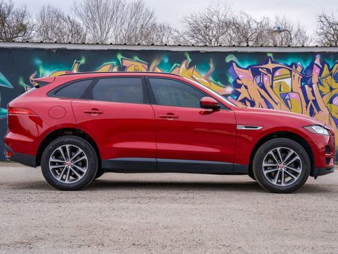 Used 2018 Jaguar F-PACE Premium image 22