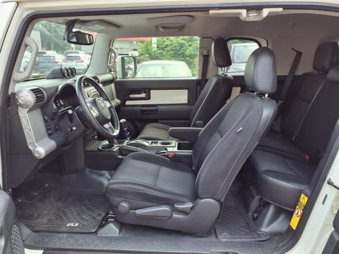 Used 2014 Toyota FJ Cruiser 4WD image 11