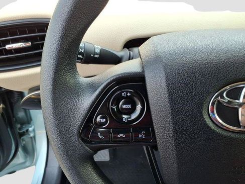Certified 2022 Toyota Prius LE AWD/4WD image 8