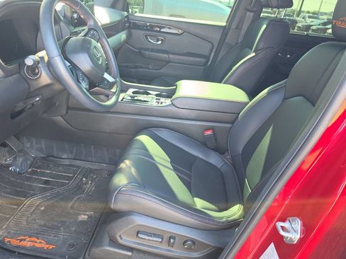Used 2025 Honda Pilot TrailSport image 20