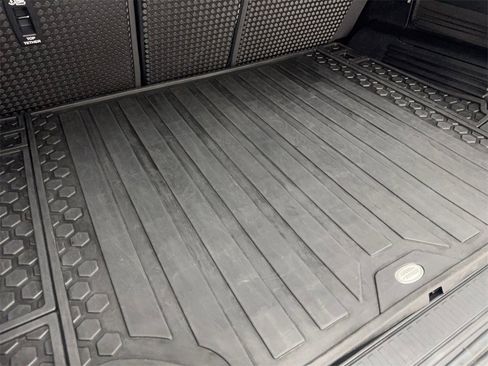 Used 2022 Land Rover Defender 110 X-Dynamic SE image 78