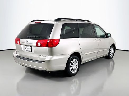 Used 2010 Toyota Sienna CE FWD image 3