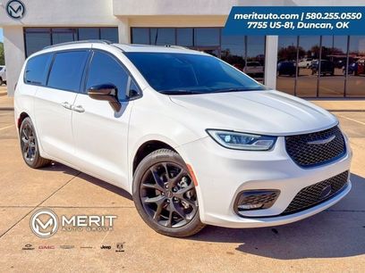 New 2024 Chrysler Pacifica Limited w/ S Appearance Package