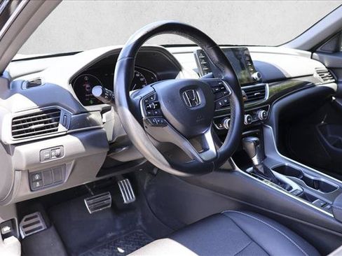 Used 2018 Honda Accord Sport image 11