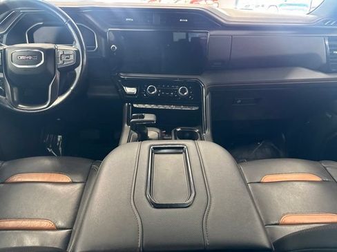 Used 2022 GMC Sierra 1500 AT4 w/ AT4 Preferred Package AWD/4WD image 3