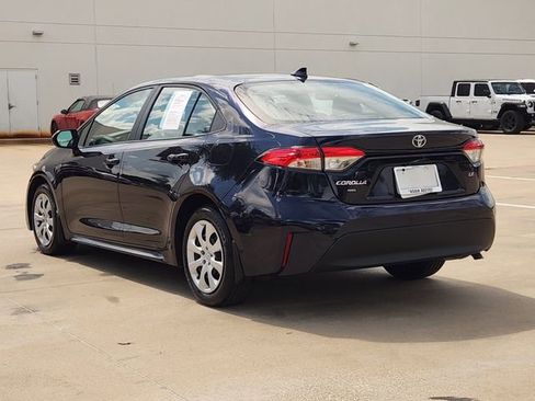 Used 2025 Toyota Corolla LE FWD image 4