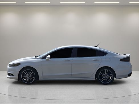 Used 2013 Ford Fusion Titanium FWD image 4