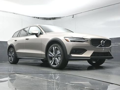 New 2026 Volvo V60 B5 Cross Country Plus w/ Protection Package Premier AWD/4WD image 35