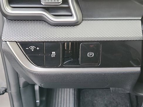 Certified 2025 Kia Sportage LX image 23