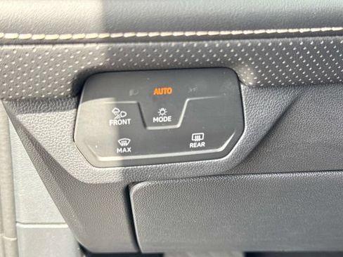 Used 2024 Volkswagen Atlas Cross Sport SE AWD/4WD image 25