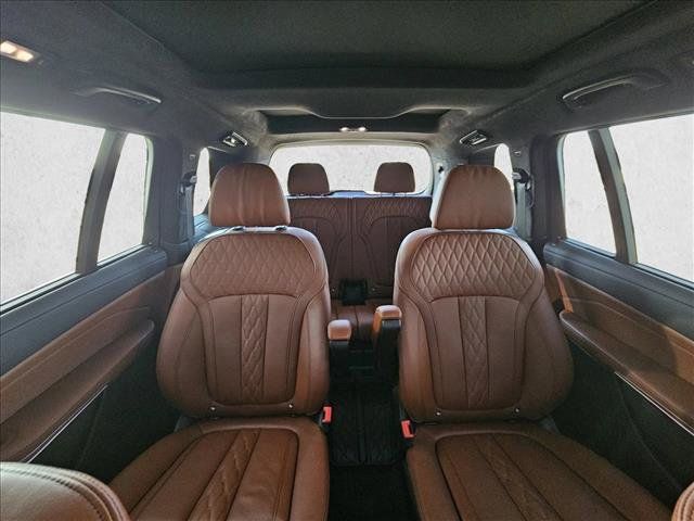 Used 2025 BMW X7 M60i AWD/4WD image 15