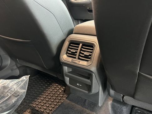 Used 2025 Volkswagen Taos SE image 40