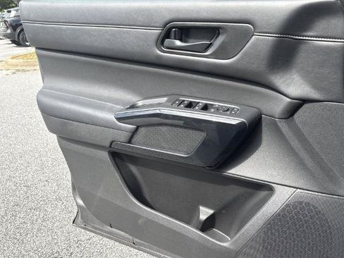Certified 2025 Nissan Pathfinder SV w/ SV Premium Package FWD image 16
