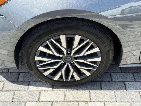 Used 2025 Nissan Altima 2.5 SV FWD image 42