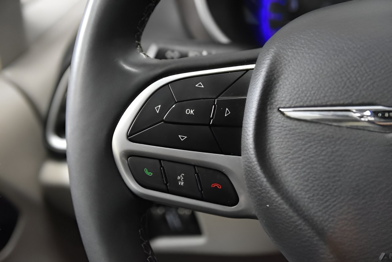 Used 2023 Chrysler Voyager LX FWD image 16