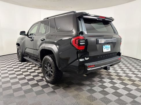 Used 2025 Toyota 4Runner SR5 AWD/4WD image 2