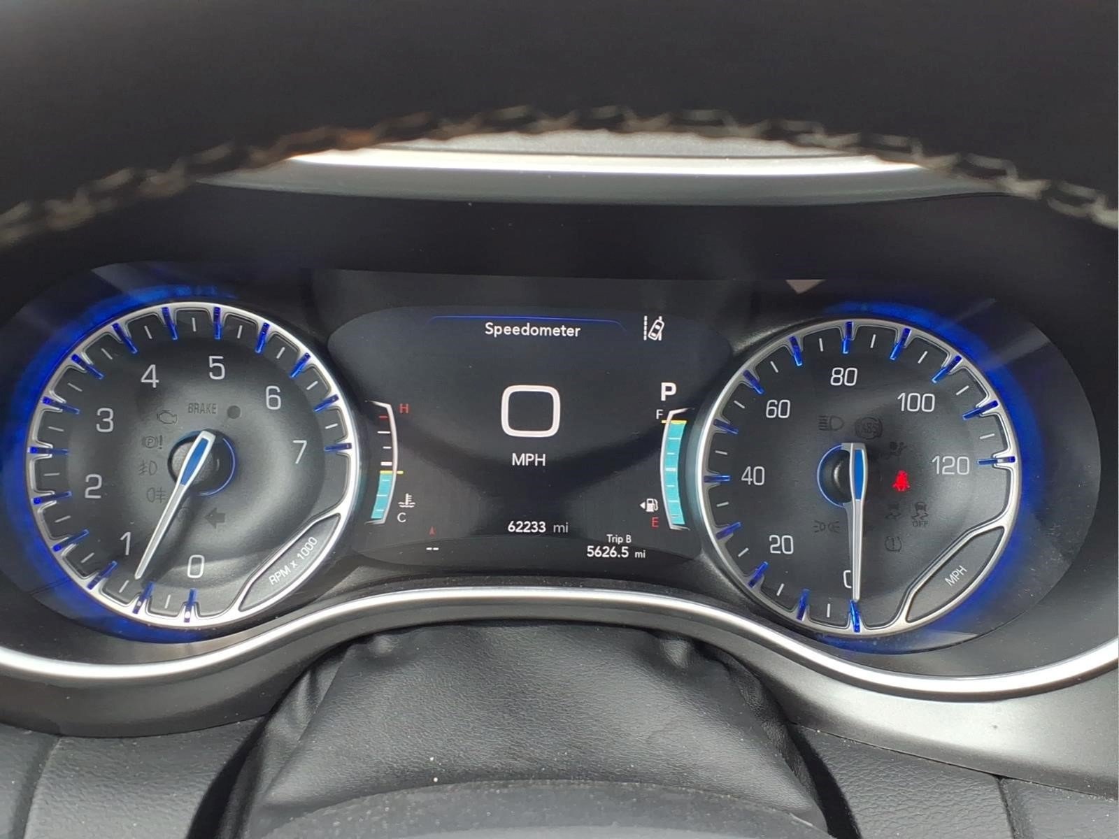Used 2024 Chrysler Pacifica Touring-L FWD image 12